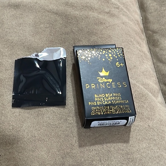 Loungefly Disney Princess Aladdin Blind Box Enamel Collectors Pin - JAFAR ONLY - Picture 4 of 7